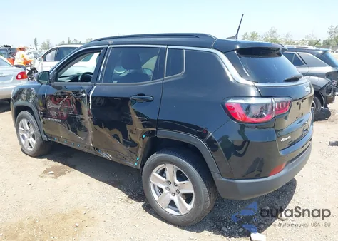 2022 Jeep Compass Latitude 4X4 z USA, uszkodzony, nr VIN 3C4NJDBB4NT216159